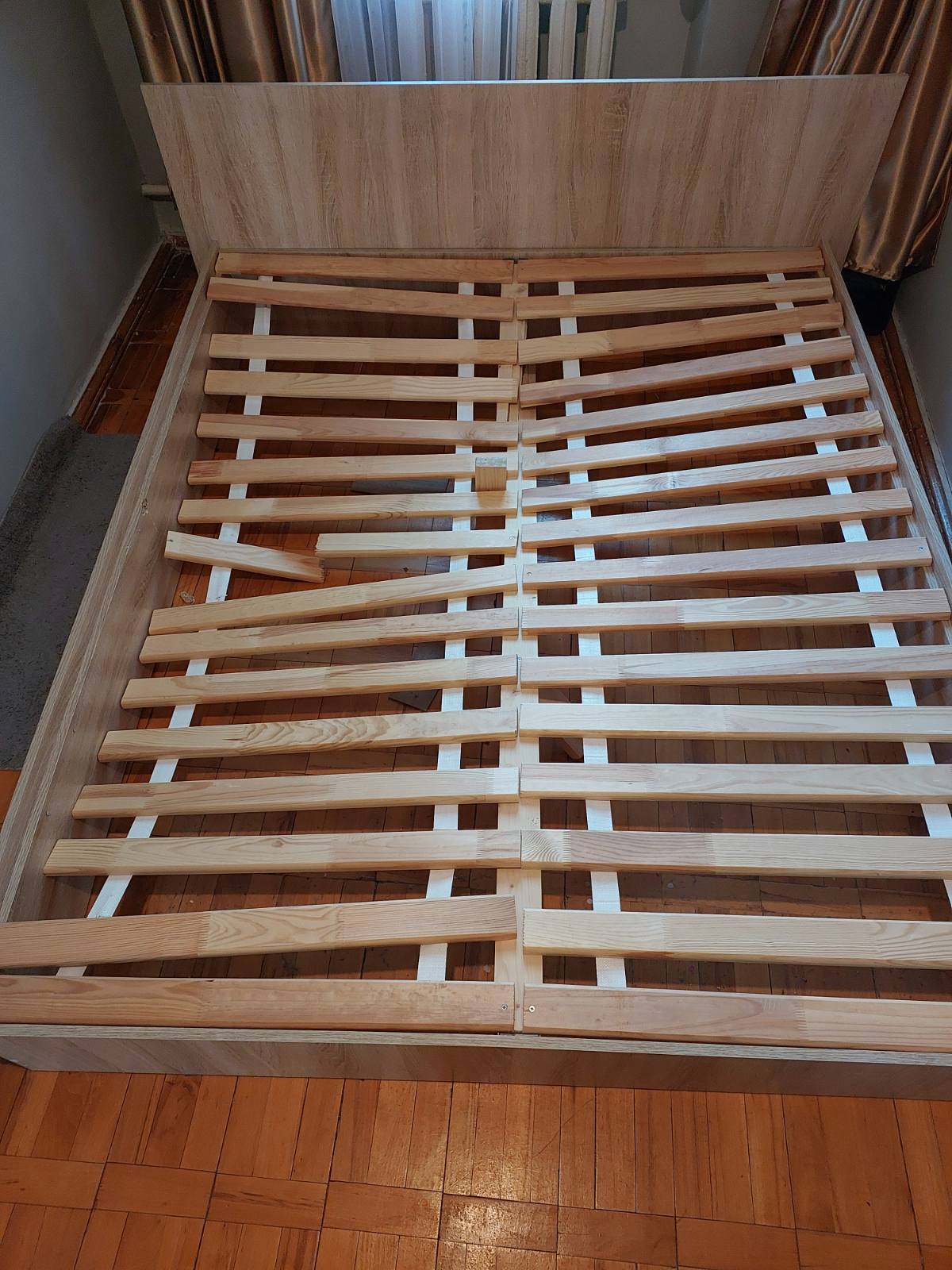 zamena-lamelej-balok-v-krovati-chernovcy